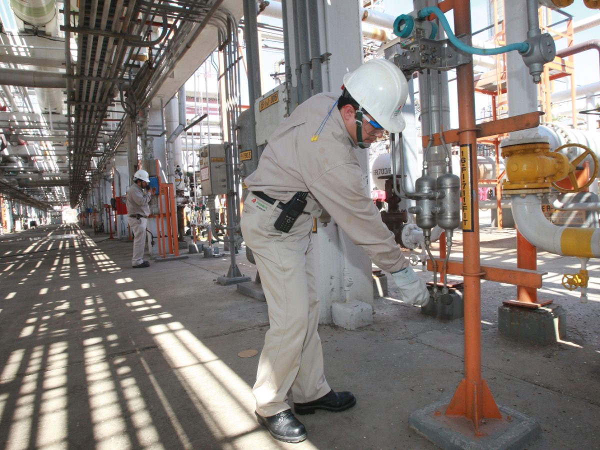 ¿Por qué fallan? Contratos mixtos de Pemex no atraen inversión ni frenan la caída