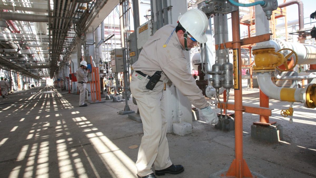 Contratos mixtos de Pemex fracasan al no atraer empresas
