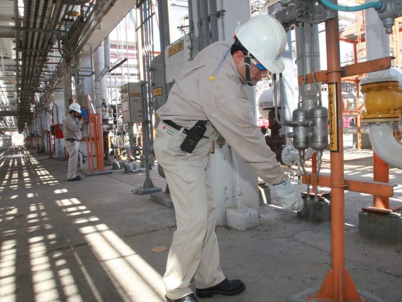 ¿Por qué fallan? Contratos mixtos de Pemex no atraen inversión ni frenan la caída