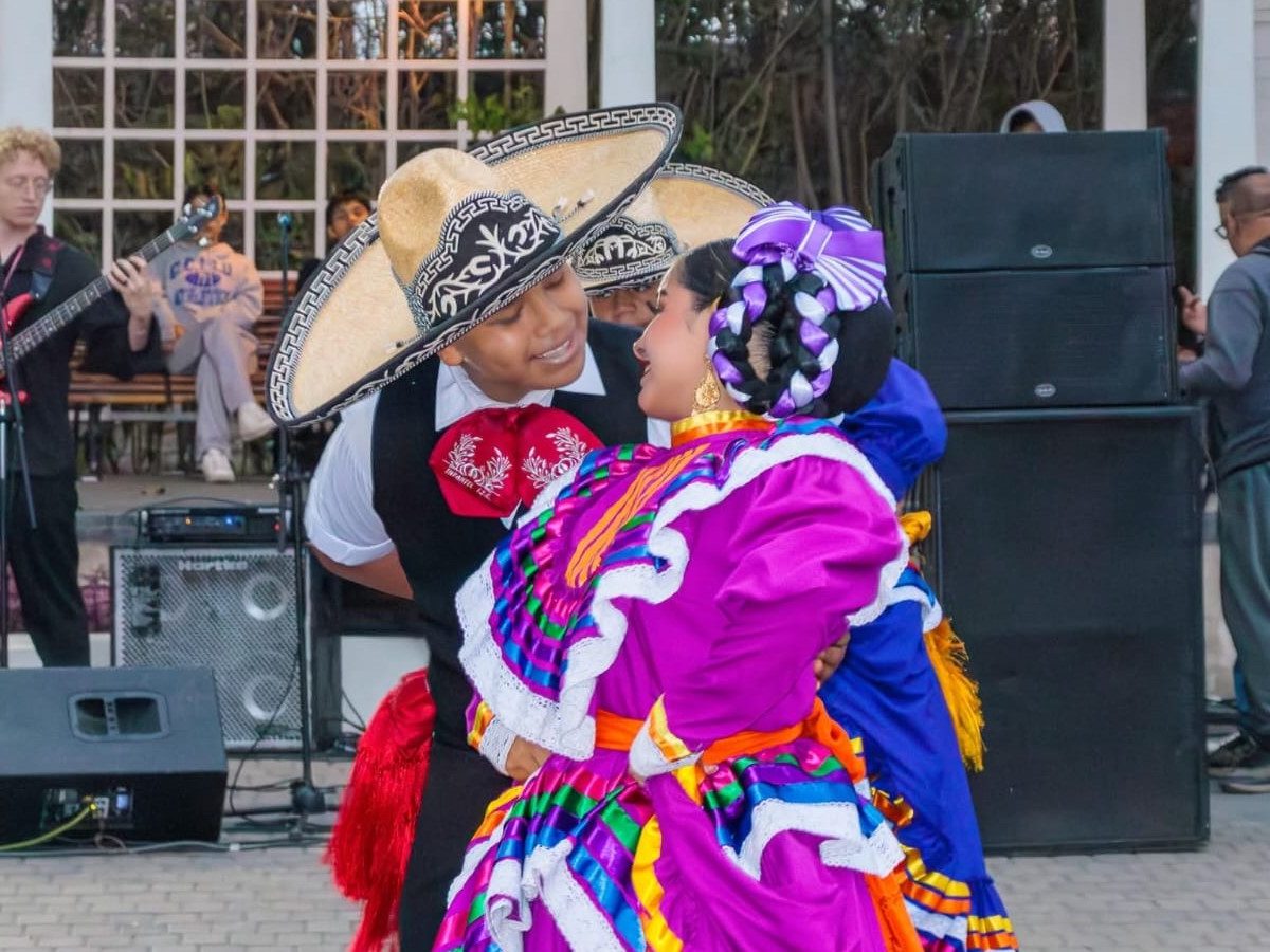 El Ballet Folklórico del TecNM representa a México y brilla en Perú