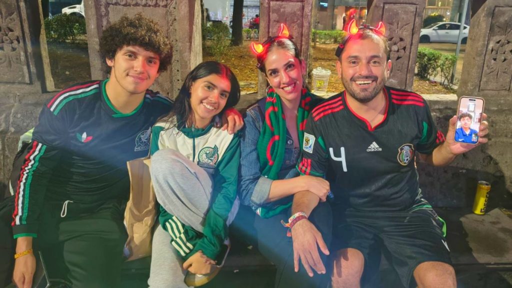 De León al Ángel: Aficionado conmueve a todos al recordar a la Fiera previo al México Vs Inglaterra