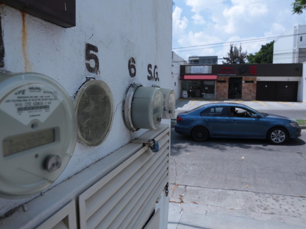 Apagones de CFE destrozan aparatos y paralizan comercios en León e Irapuato