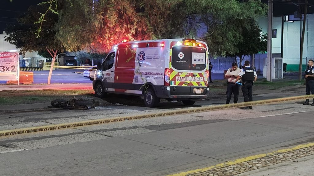 Muere tras chocar moto en León