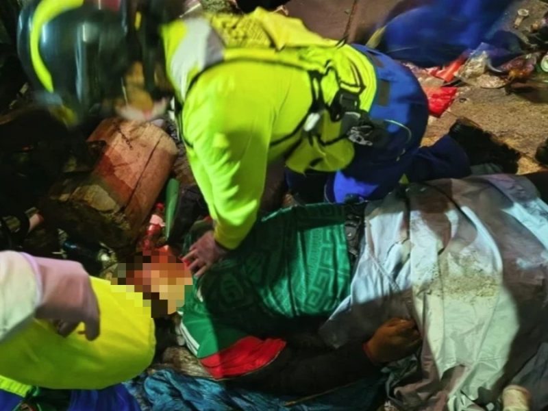 Acaba en tragedia el festejo por triunfo de México: Mueren 3 aficionados por asfixia