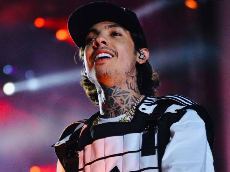 Natanael Cano celebra aumento de 120 millones de reproducciones en dos días, en Spotify