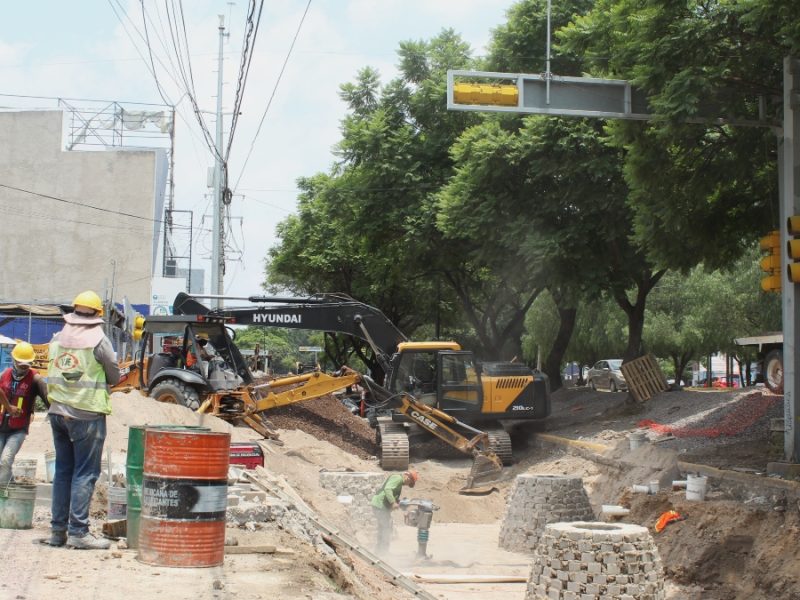 Obras de Sapal ahorcan al tráfico y a comerciantes del Juan Alonso de Torres