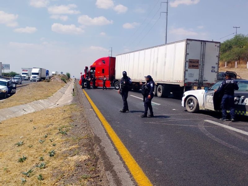 Violencia en robos carreteros ahuyenta a choferes y sube precio de fletes en Guanajuato