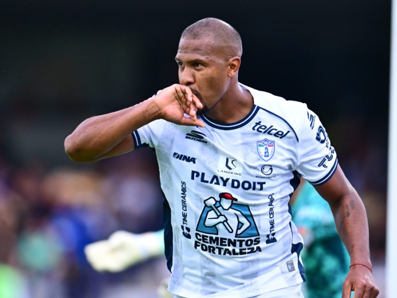 Tuzos de Pachuca golea a Pumas con doblete de Salomón Rondón