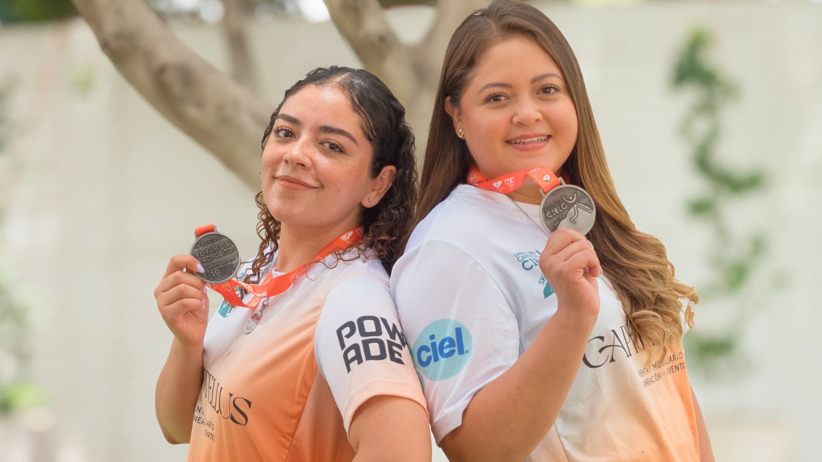 Presentaron playera y medalla de la Carrera Camino al Cielo. Cortesía.