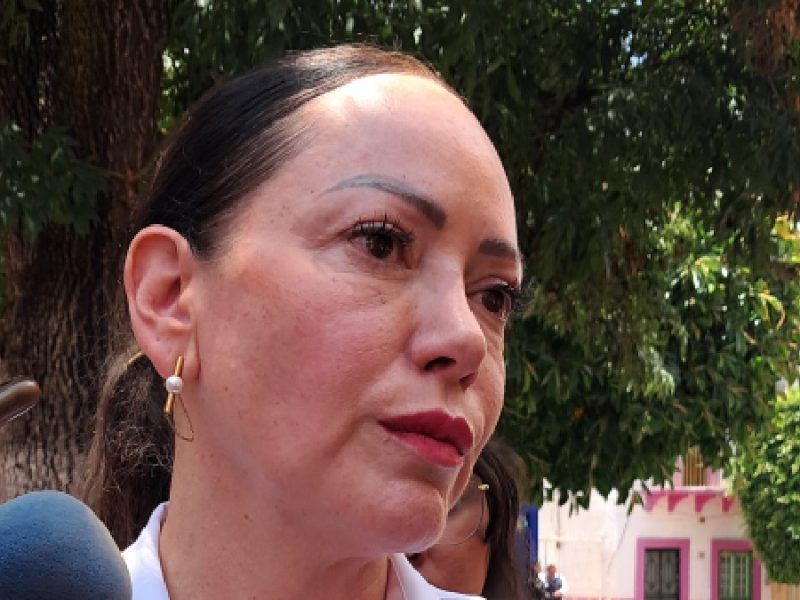 Abre Prodheg investigación a Samantha Smith por usar a niños; ella rechaza disculparse