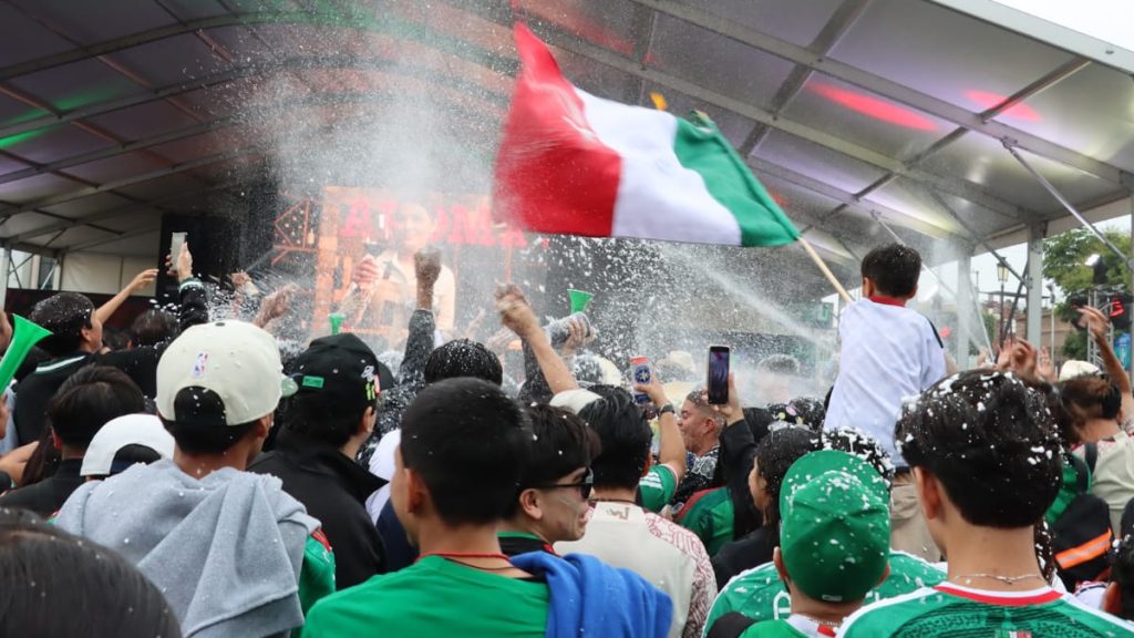 Hasta en la tragedia se sonríe: así se vivió el México vs Inglaterra en León