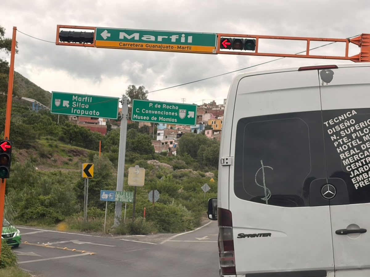 Nuevos semáforos de Marfil desatan quejas en Guanajuato: “Carecen de lógica”