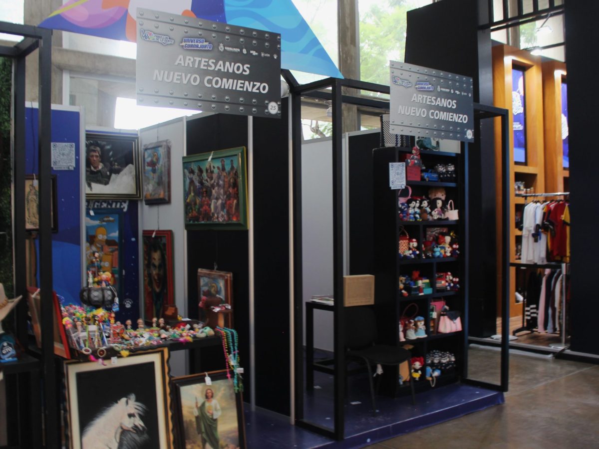 Estand Artesanos Nuevo Comienzo en Poliforum como apoyo a Cepreresos