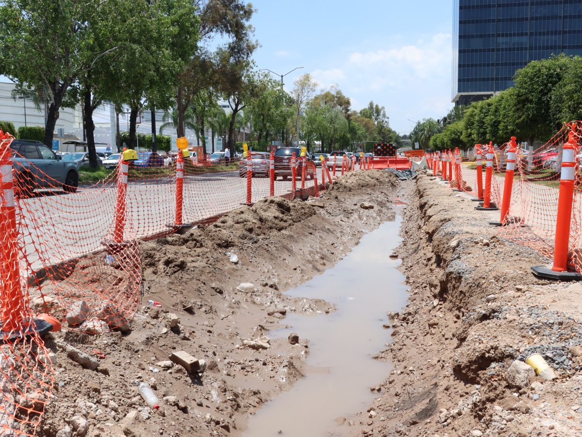 Toma vías alternas: Obras en el bulevar Clouthier provocan tráfico lento en León