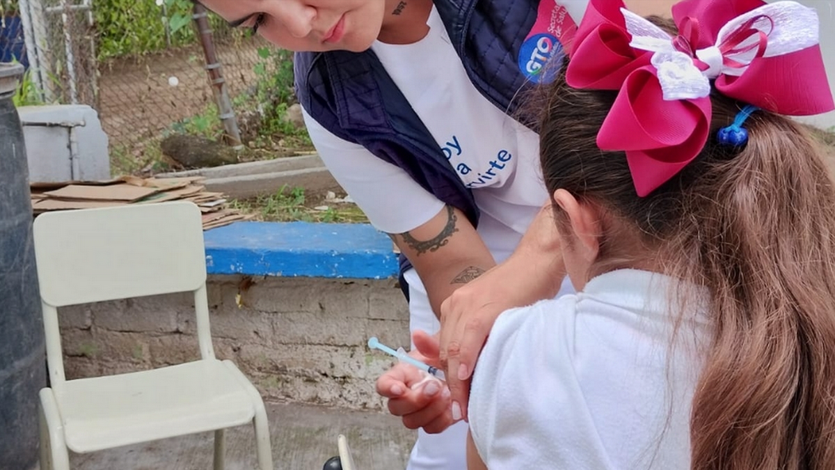 Vacunan a niños sin autorización