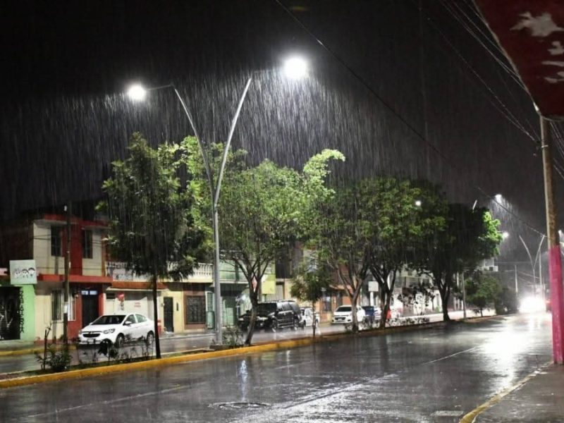 Lluvias provocan cortocircuitos y daños en fotoceldas del alumbrado público de Irapuato