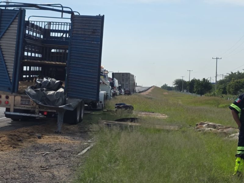 Intento de asalto a transportista termina en volcadura en autopista Salamanca-Celaya