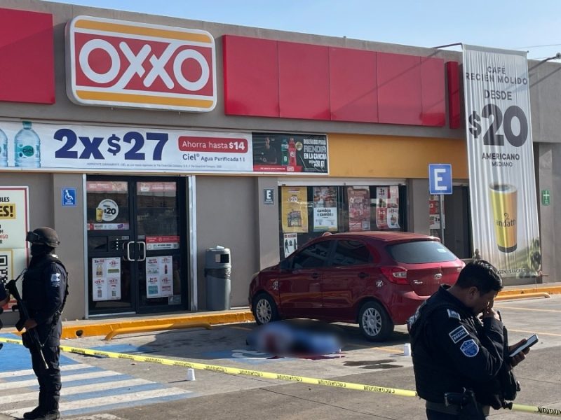 Lo matan en puerta de Oxxo al norte de Irapuato; motosicarios le dieron a la cabeza