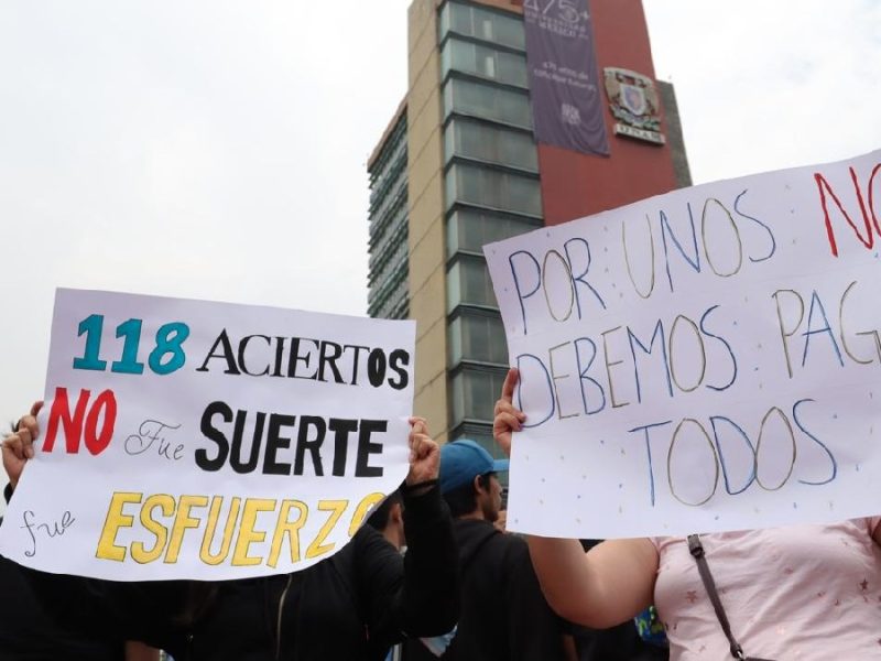 Protestan en Rectoría y exigen a la UNAM continuar con inscripciones