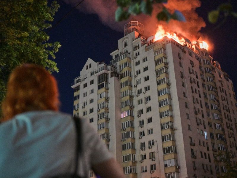 Noche de horror en Kiev: Rusia bombardea la capital por 11 horas y deja 21 muertos 