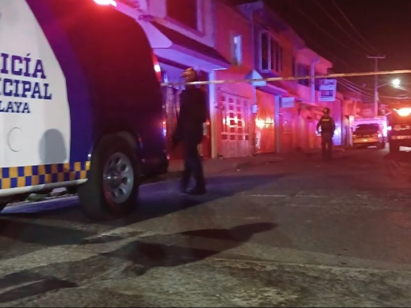 Hallazgo de cuerpo de joven baleado en el pecho alerta a vecinos de Lagos en Celaya