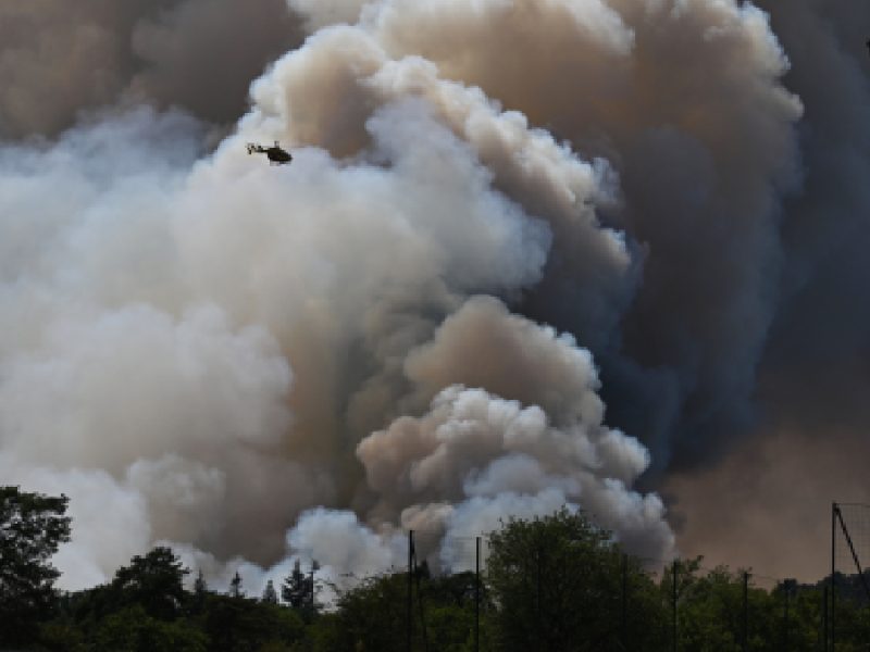 Incendio en Francia crea su propia tormenta eléctrica y desata más fuego