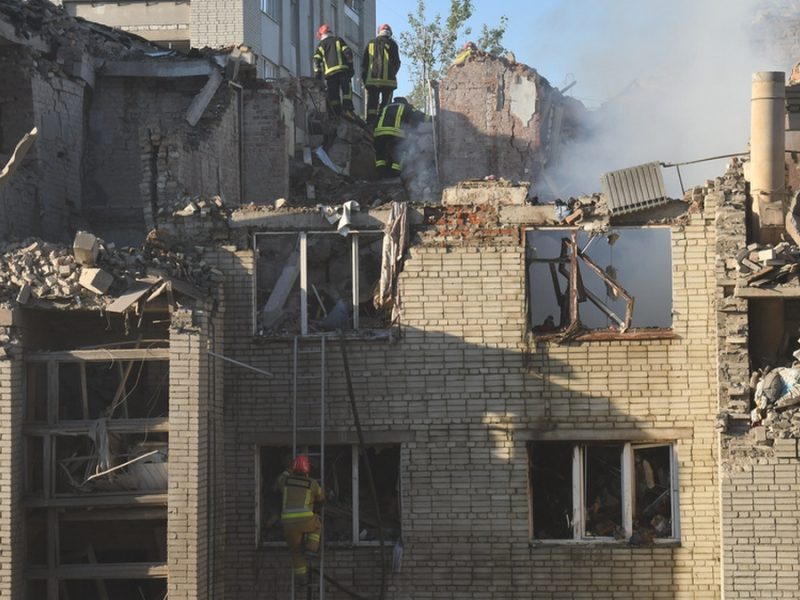 Ataque ruso deja 10 civiles muertos en Ucrania: Rusia afirma que atacó zonas militares