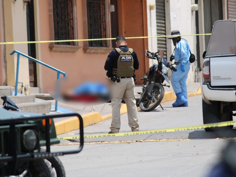 Asesinan a hombre afuera del Registro Público en Pénjamo