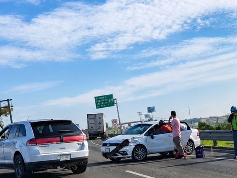 Choque múltiple paraliza la carretera Irapuato-Silao; reportan 10 kilómetros de tráfico