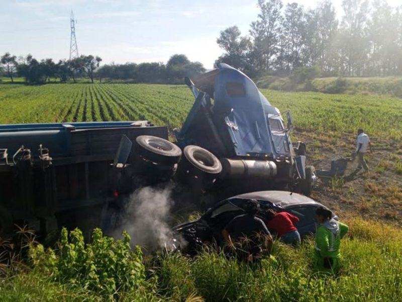 Tragedia en Irapuato: Muere conductora prensada tras ser embestida por tráiler