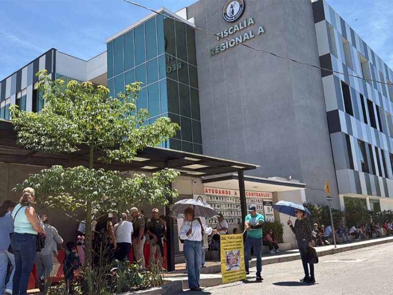 Exigen pago por fraude de Punto Legal: Marchan y bloquean bulevar en León