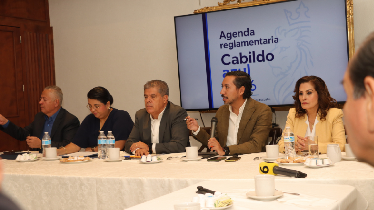 León empresas fachada