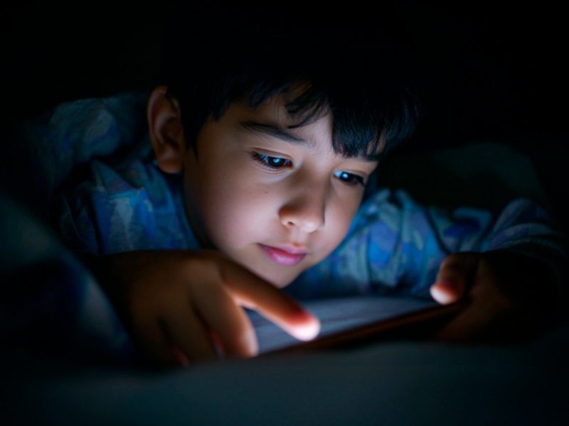 Prohíbe Francia redes sociales para menores; Guanajuato regulará el celular en escuelas