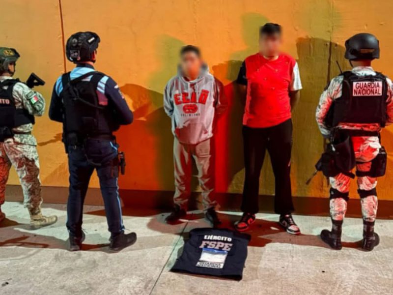 San Miguel de Allende: Caen dos con cientos de dosis de cristal oculto en la guantera