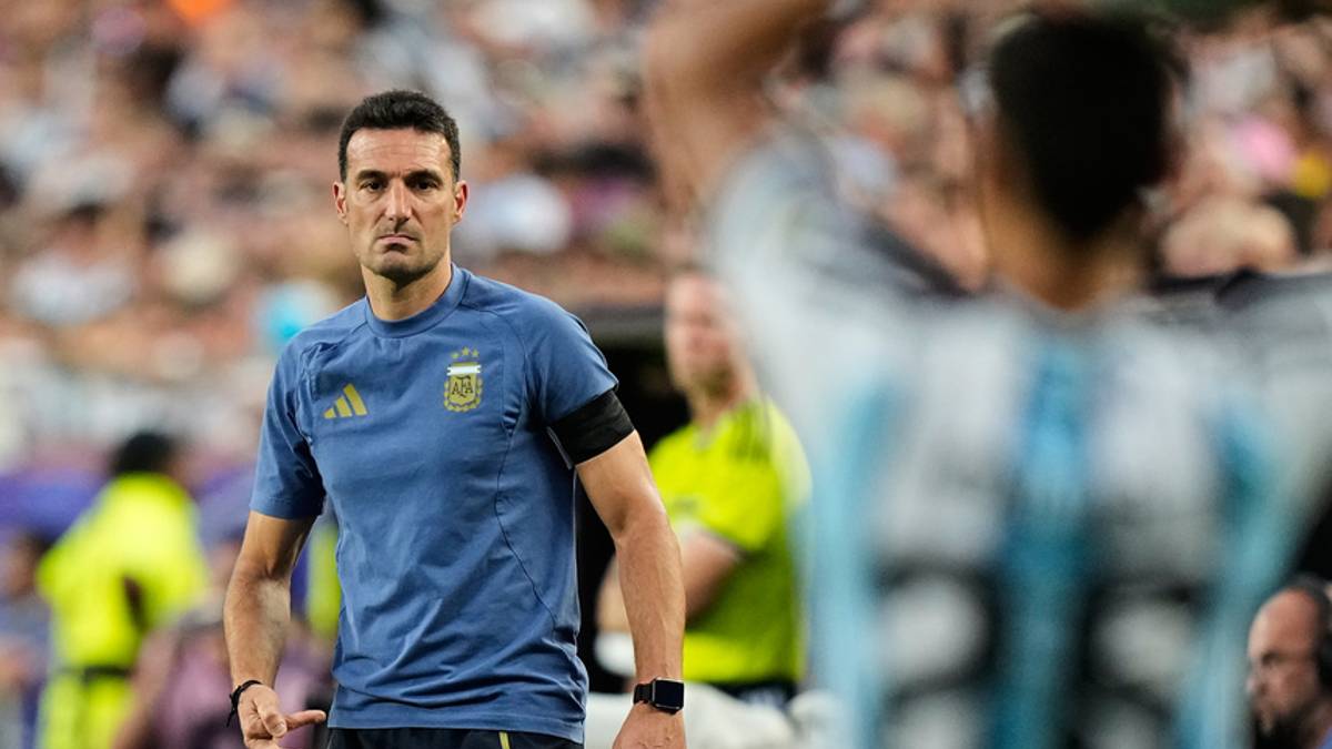 Argentina vs Inglaterra: Scaloni enfría la polémica antes de la semifinal del Mundial 2026; "Es solo un partido de futbol" - Foto: AP.