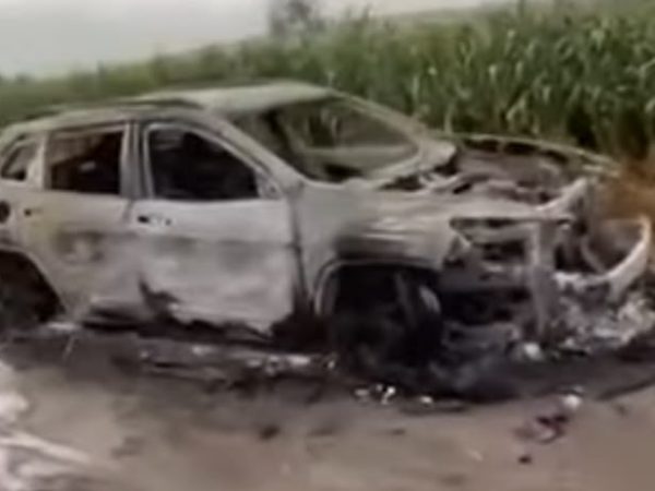 Macabro hallazgo en Pénjamo: Ubican restos humanos dentro de auto calcinado