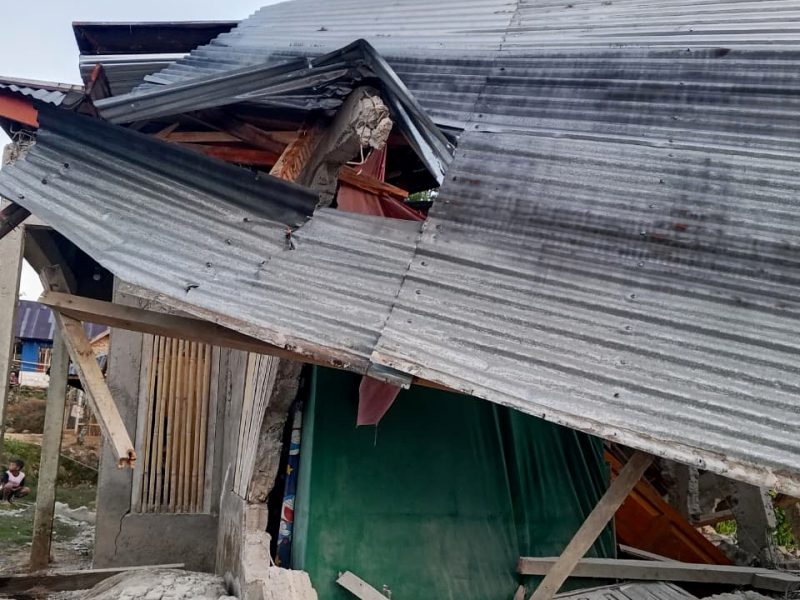 Pánico en Indonesia: Terremoto de 7.7 deja dos muertos, derrumbes y alerta de tsunami