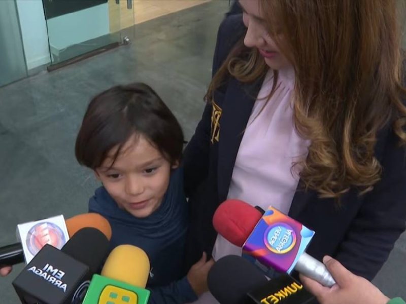 Sherlyn se dice soltera, pero su hijo André la balconea y asegura que sí tiene novio