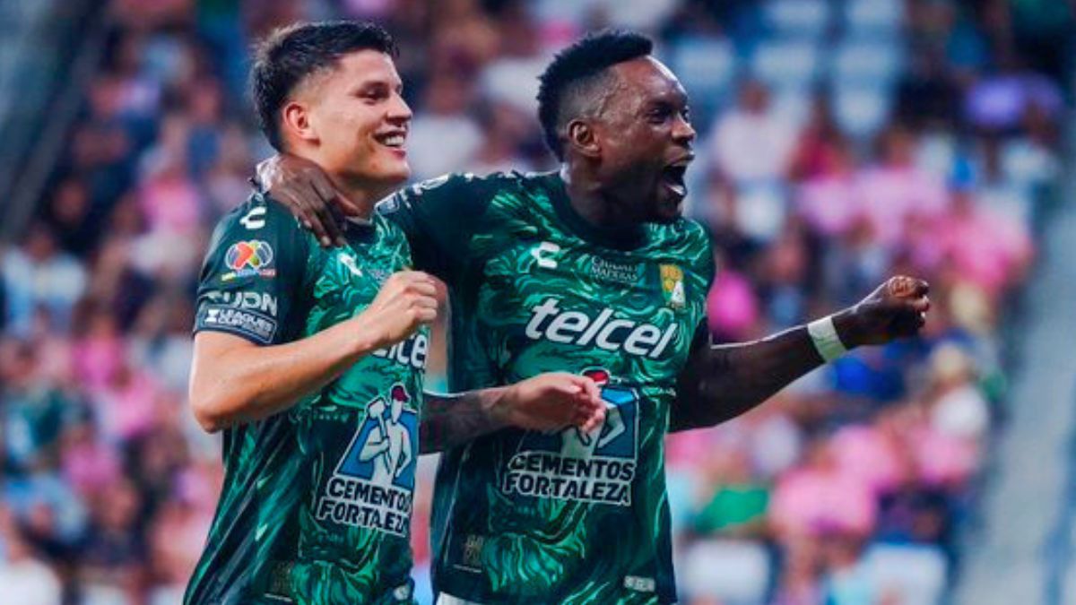 Arcila y Cambindo celebran en el duelo entre León y el Inter Miami. Club León.