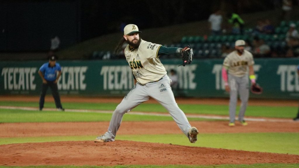 Bravos de León iguala la serie ante Olmecas de Tabasco, al vencer 5-4 en el segundo partido de playoffs
