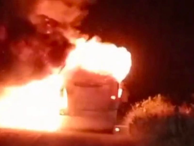 Incendio de camión enciende alertas en Valle de Santiago; habría sido provocado