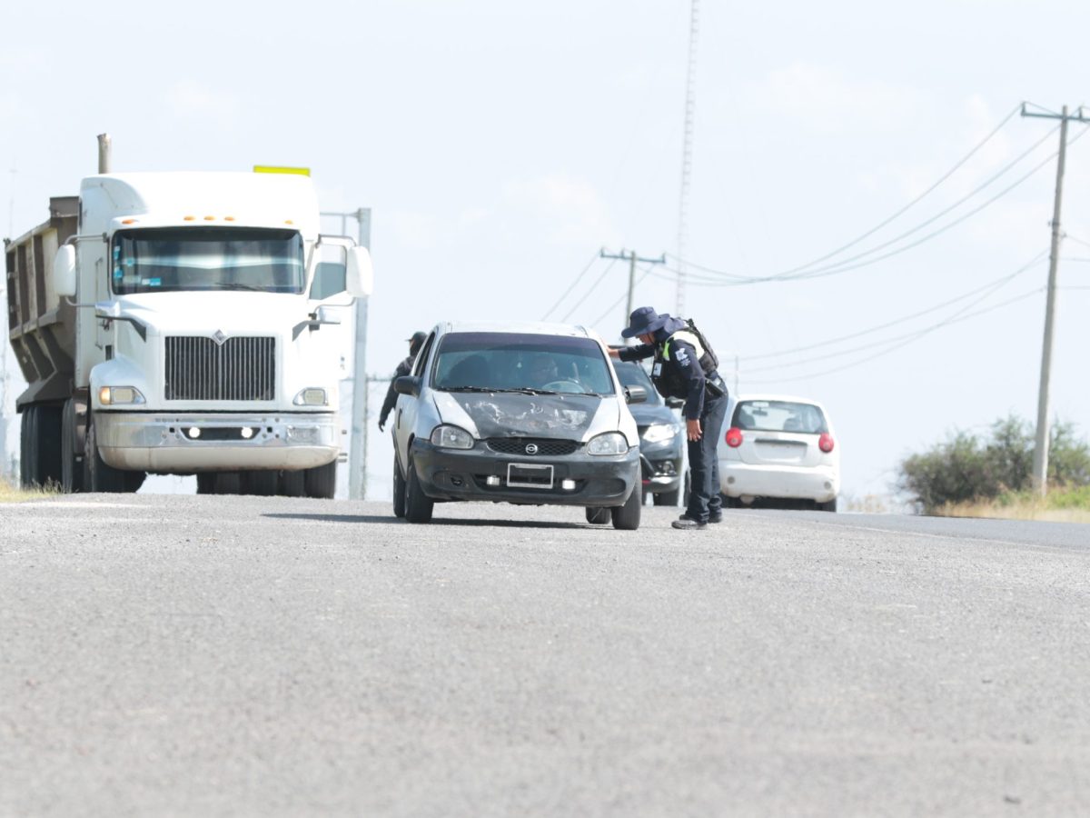 Terror camino a Comanja: Hombres armados encañonan a familias y roban camionetas