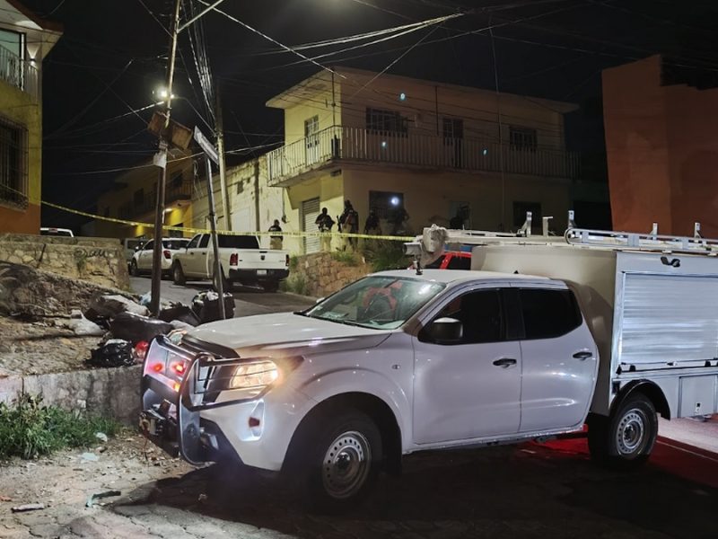Catean agentes de la Fiscalía vivienda en León; aseguran varias bolsas