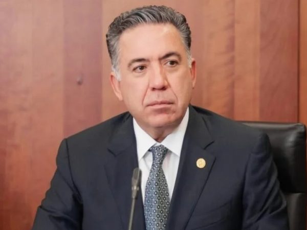 Enrique Inzunza renuncia a la bancada de Morena en el Senado; será independiente