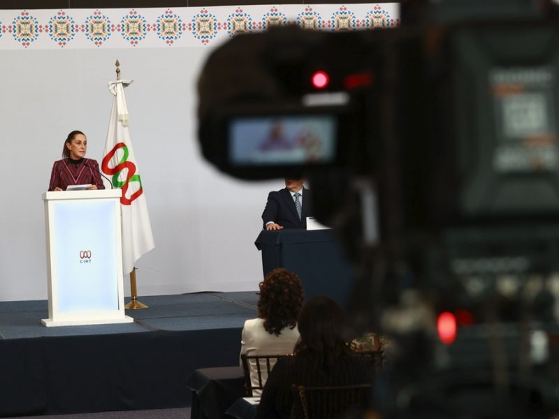 Alertan abogados restricción a la crítica con derecho a audiencias; Claudia acepta ‘ajustes’