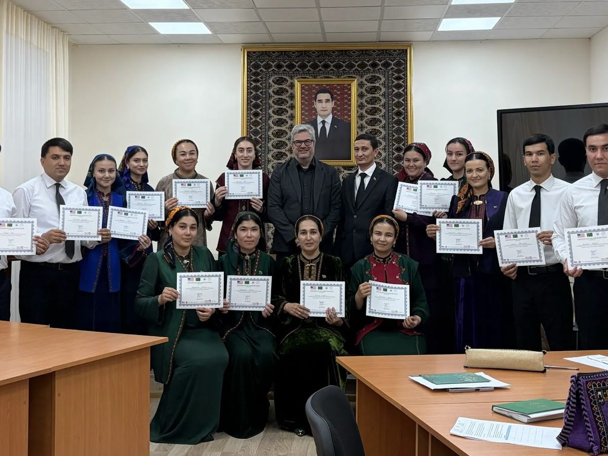 De Guanajuato a Turkmenistán: Capacita a profesores y vive calor de 45 grados
