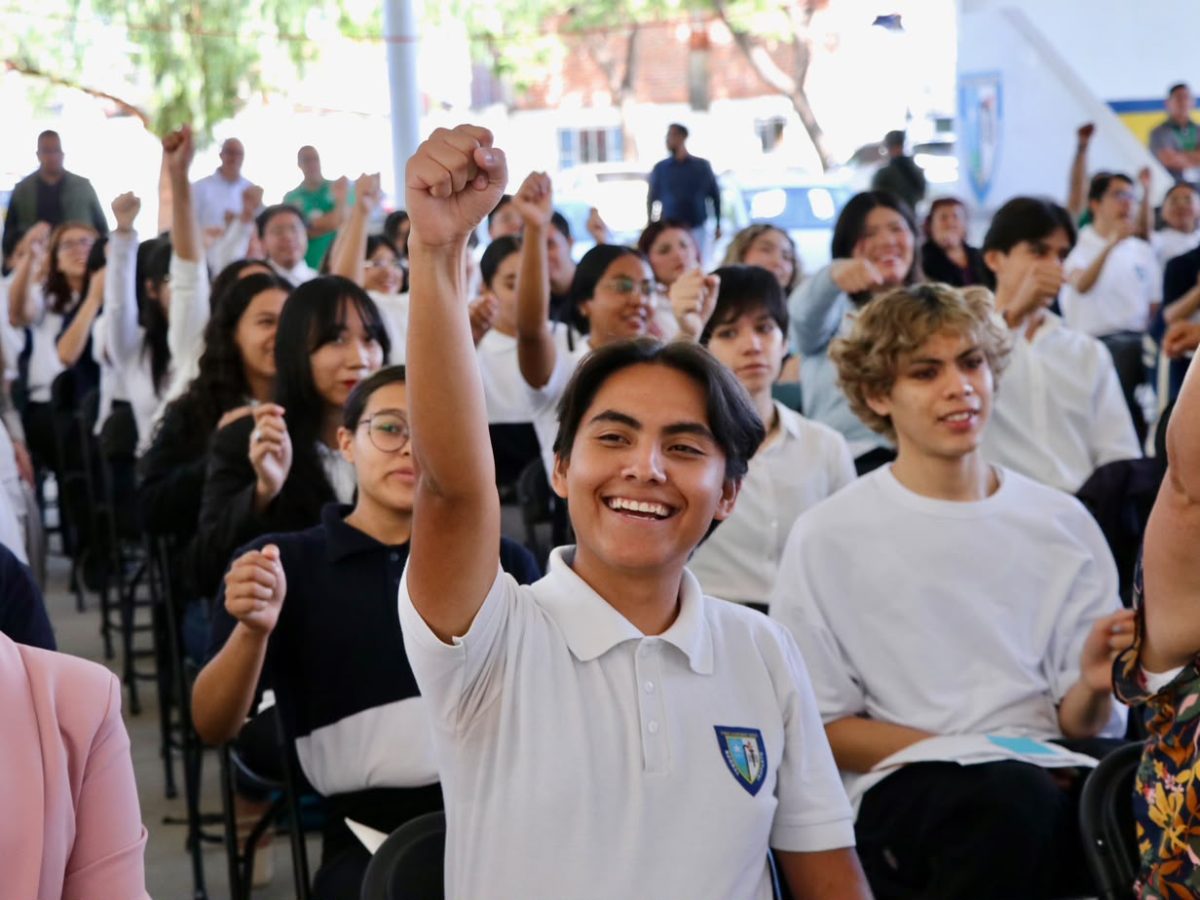 Impulsa gobierno de Irapuato la educación con la entrega de BecaSí 2026