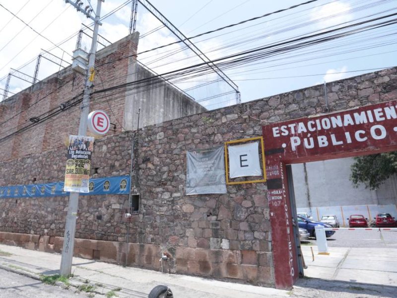 Hoy es un estacionamiento… antes fue un estadio e iba a ser una penitenciaría