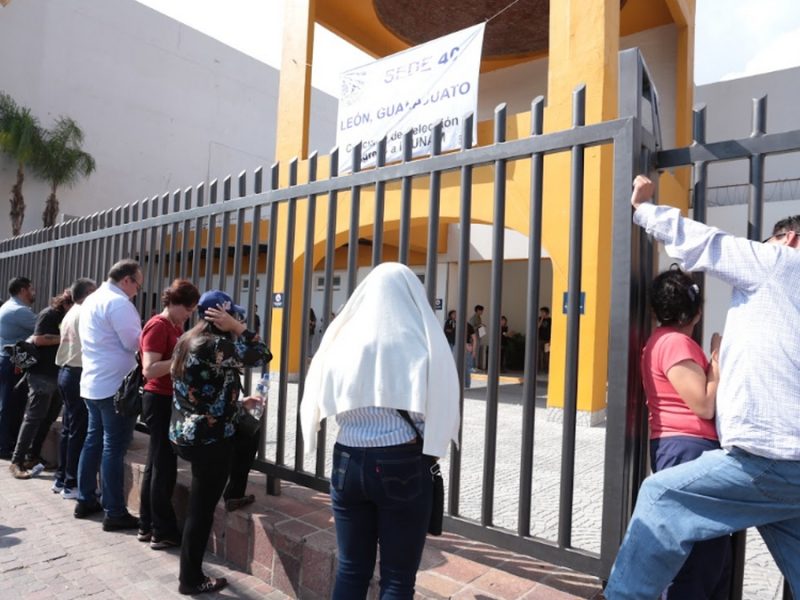 Examen de la UNAM arranca entre reclamos de aspirantes por gastos imprevistos