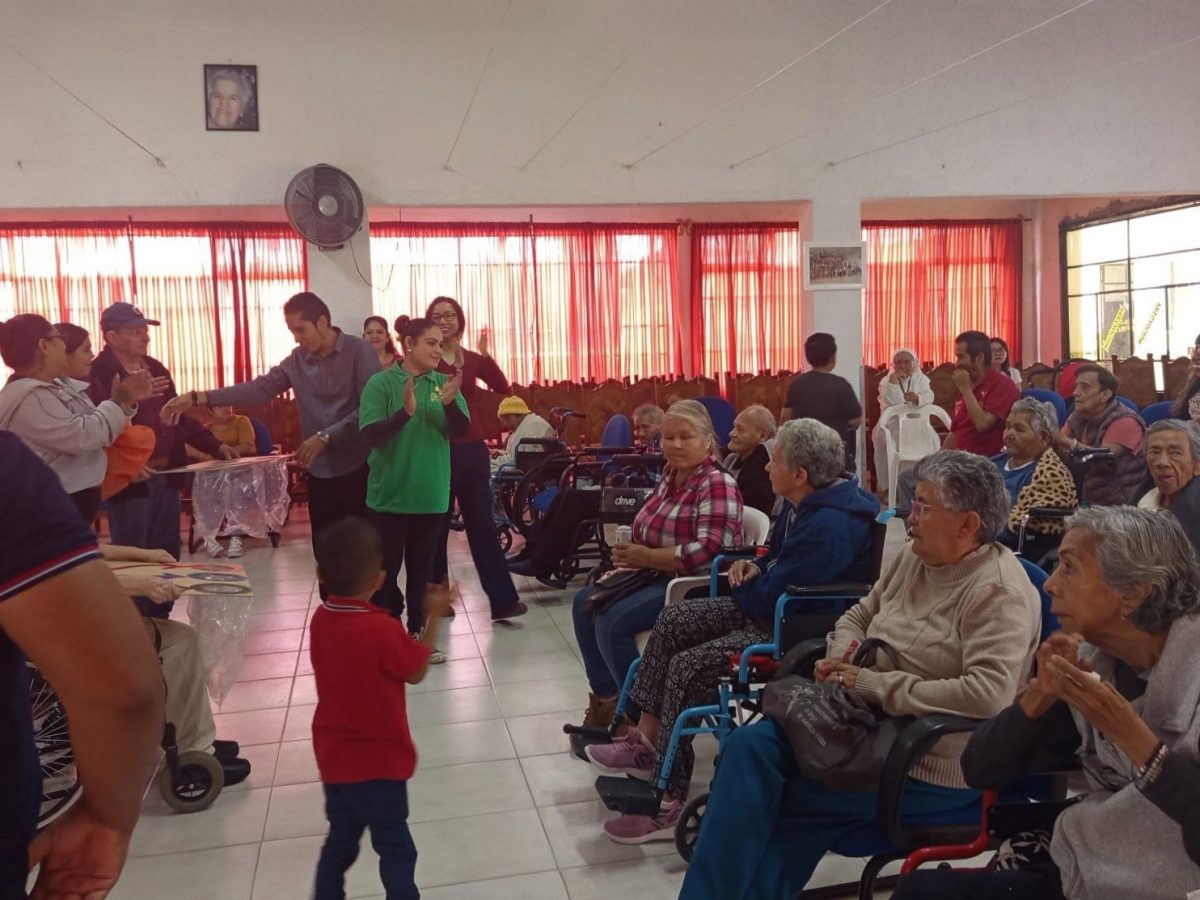 Invitan en Irapuato a apadrinar y regalar compañía por el Día del abuelo